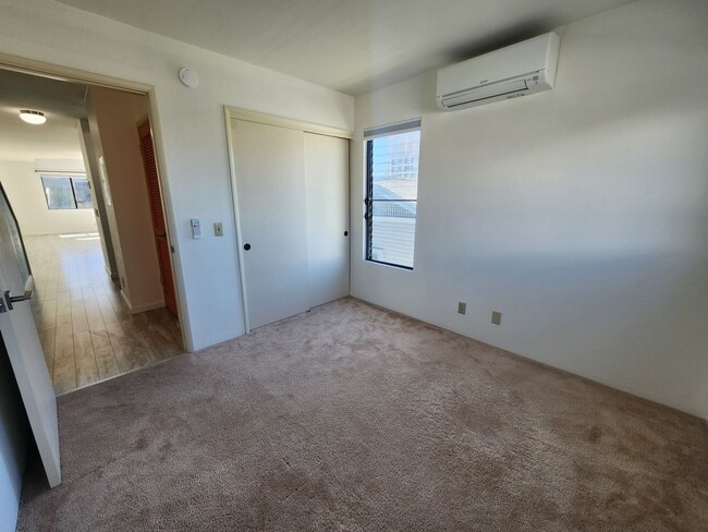 Building Photo - 2317