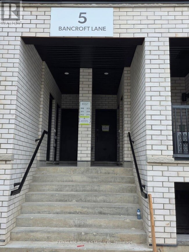 Building Photo - 5 Bancroft Ln