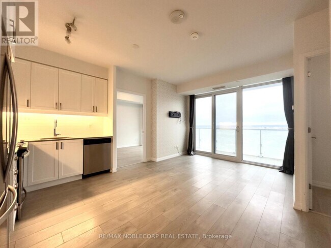 Building Photo - 7895 Jane St