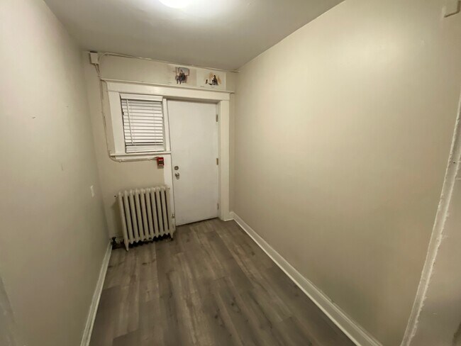 Building Photo - 128 Carrick Ave