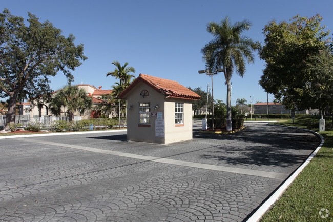 Windmill Lakes Apartments Pembroke Pines Fl Building Photo Windmill Lakes