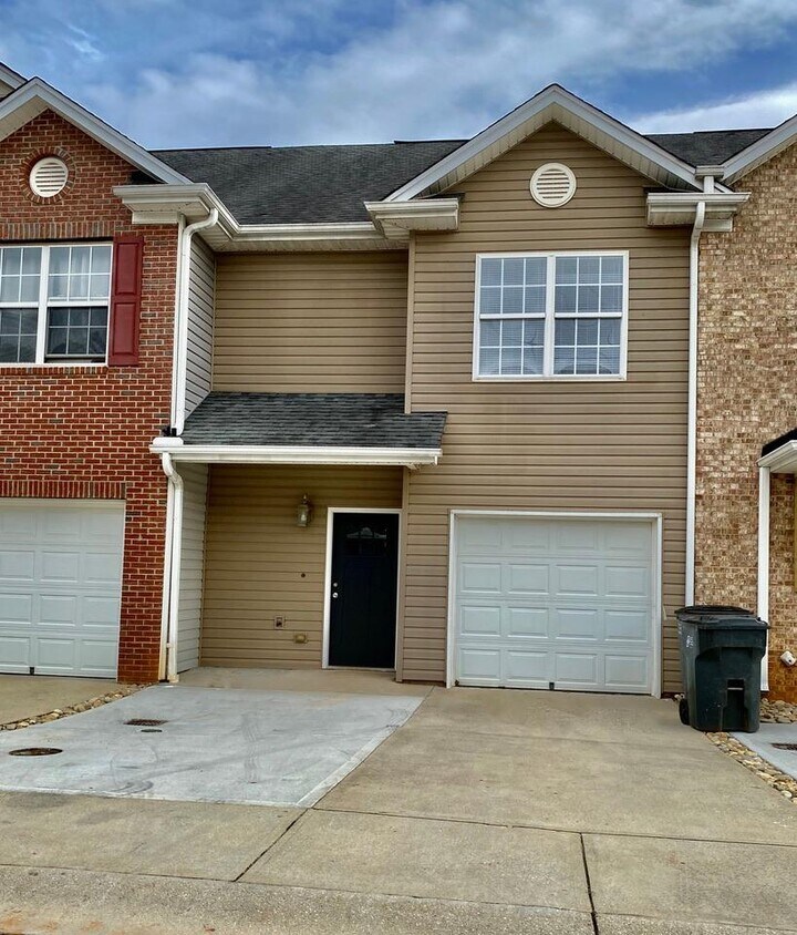 105 Marbella Cir, Greenville, SC 29617 Townhouse for Rent in