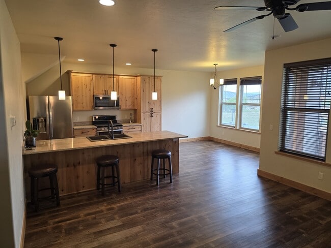 Building Photo - 189 Redstone Dr