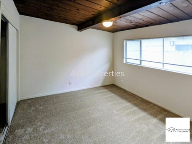 Building Photo - Fantastic two bedroom Livermore duplex with storage