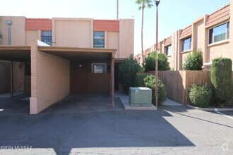 Building Photo - 2875 N Tucson Blvd