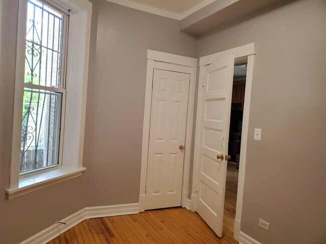 Foto del edificio - 3330 W Crystal St