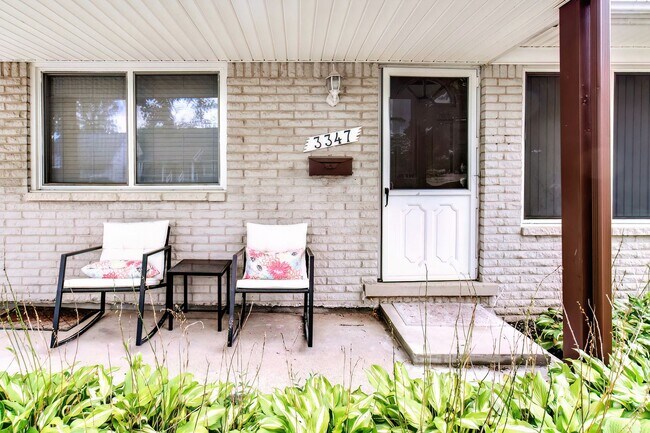 Foto del edificio - Furnished Short Term Rental in Royal Oak!