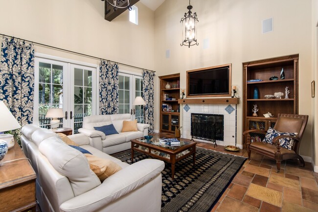 Building Photo - Beautiful single story home in The Lakes