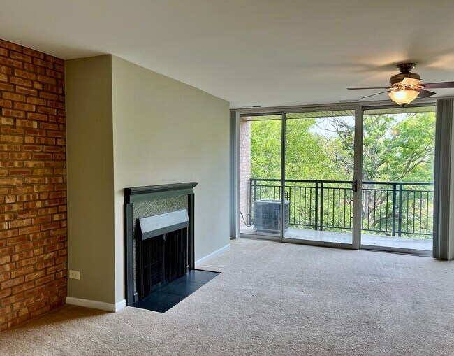 Foto del edificio - 5900 Oakwood Dr