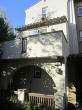 Building Photo - 17 Muller Pl