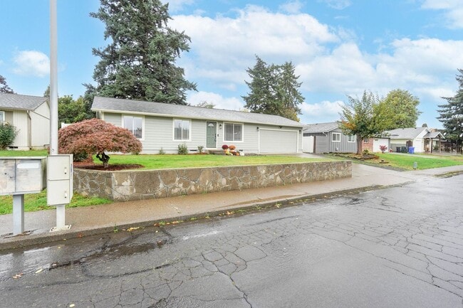 Building Photo - Newly updated!