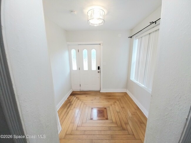 Building Photo - 1390 S Park Ave