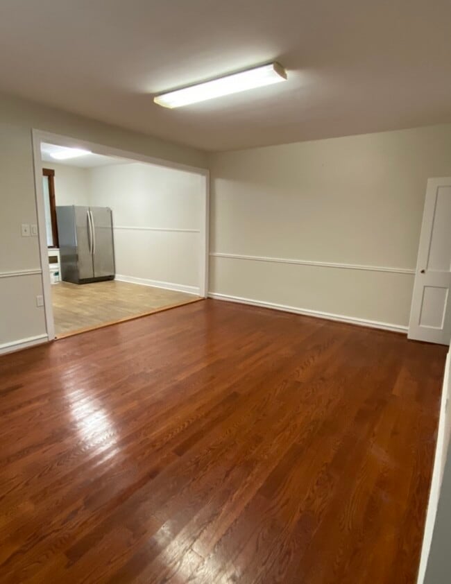 Dining Space - 5815 N Front St