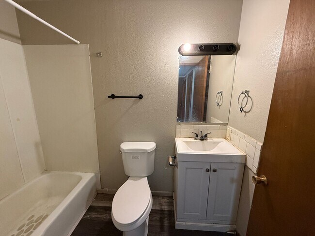 Building Photo - Plains - Glenview Apartments