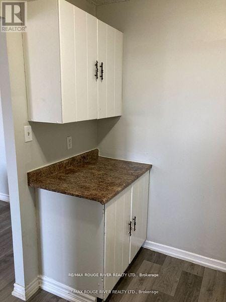 Building Photo - 560 Bloor St E