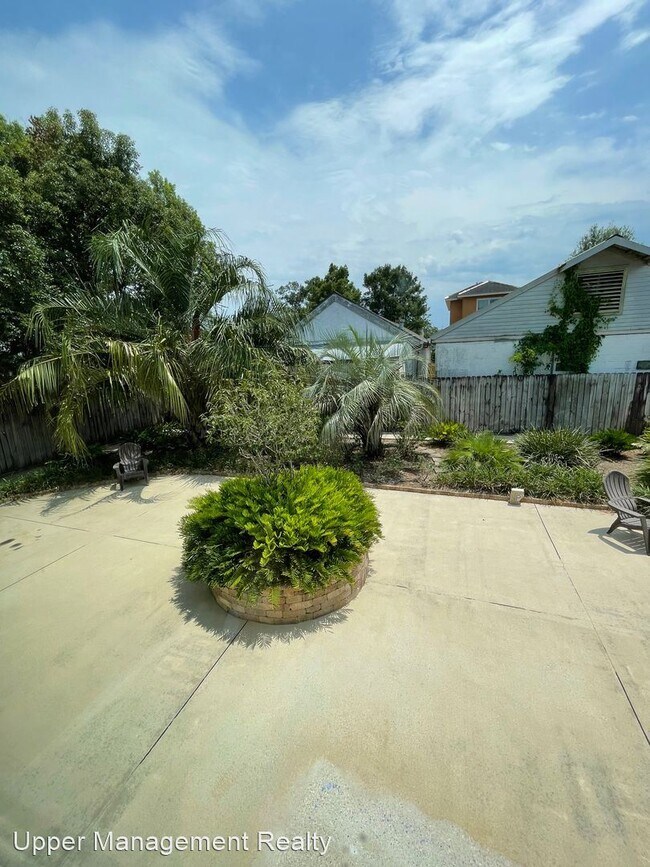 Building Photo - 2 br, 2 bath Apartment - 6204 S. Rocheblav...