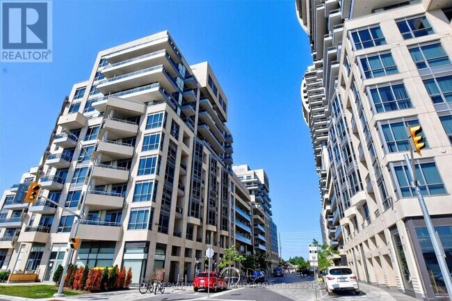 Building Photo - 9205-9205 Yonge St