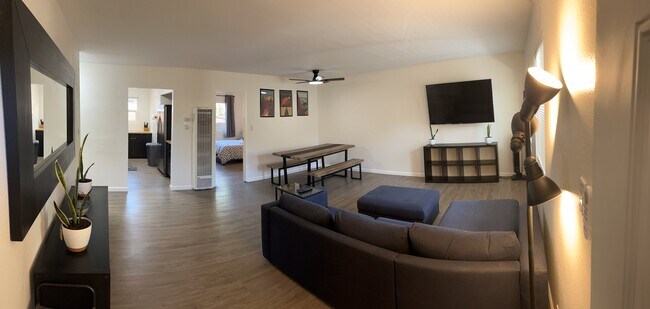 Sala de estar (panorámica) - 1924 Park Grove Ave