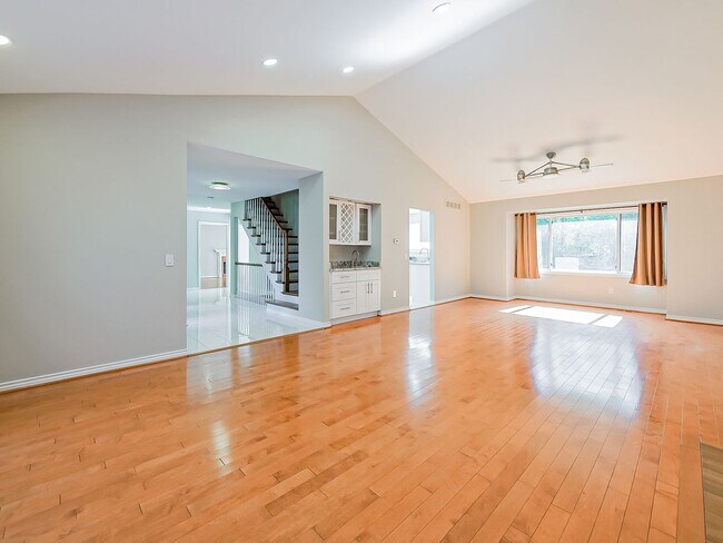 Foto del edificio - AVAILABLE NOW! Fully Upgraded 3-Bed Farmington Hills Home!