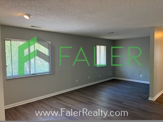 Building Photo - Spacious 2nd Floor Condo