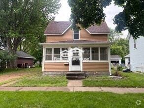 Building Photo - 640 2nd St N