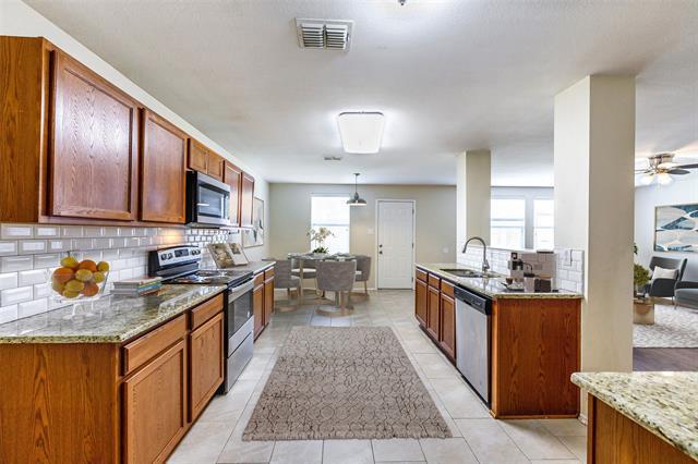 Foto del edificio - 6104 St James Pl