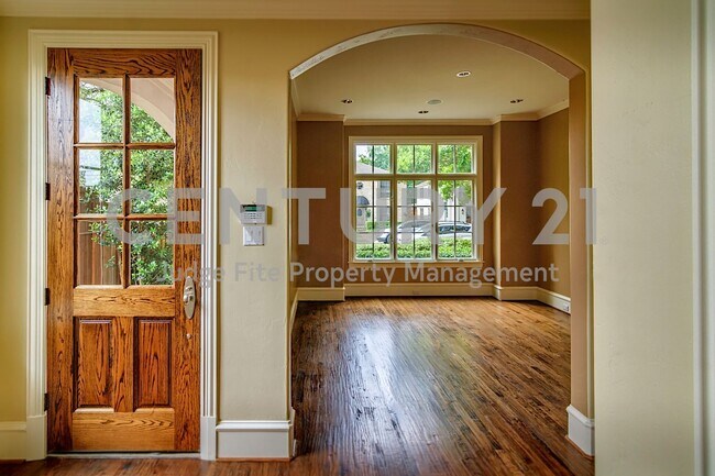 Foto del edificio - Stunning, Executive 3-Story 4/4.5/2 Condo ...