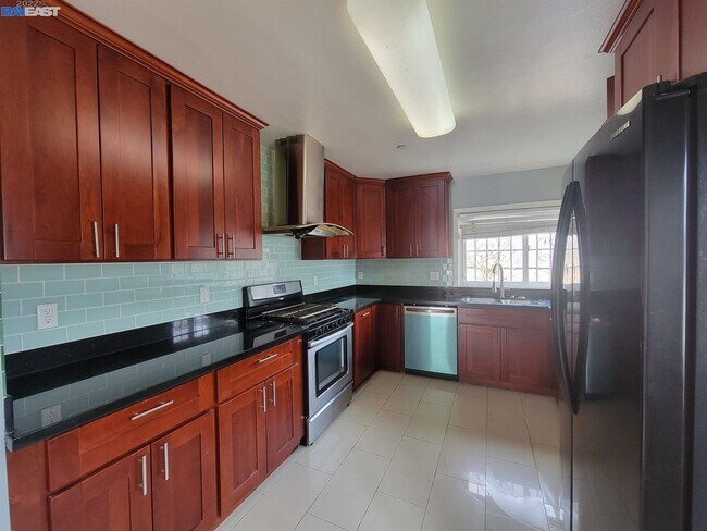 Foto del edificio - 1470 Holloway Ave