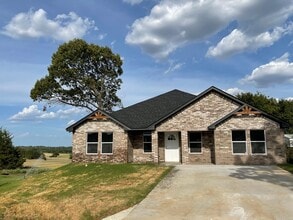 Building Photo - 176 Watch Hl Dr