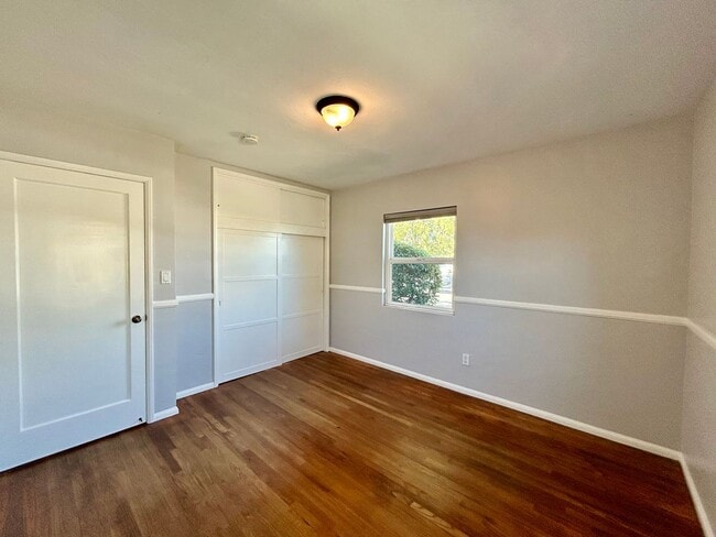 Foto del edificio - 2 Bed 1 Bath House with Large Yard in Cent...