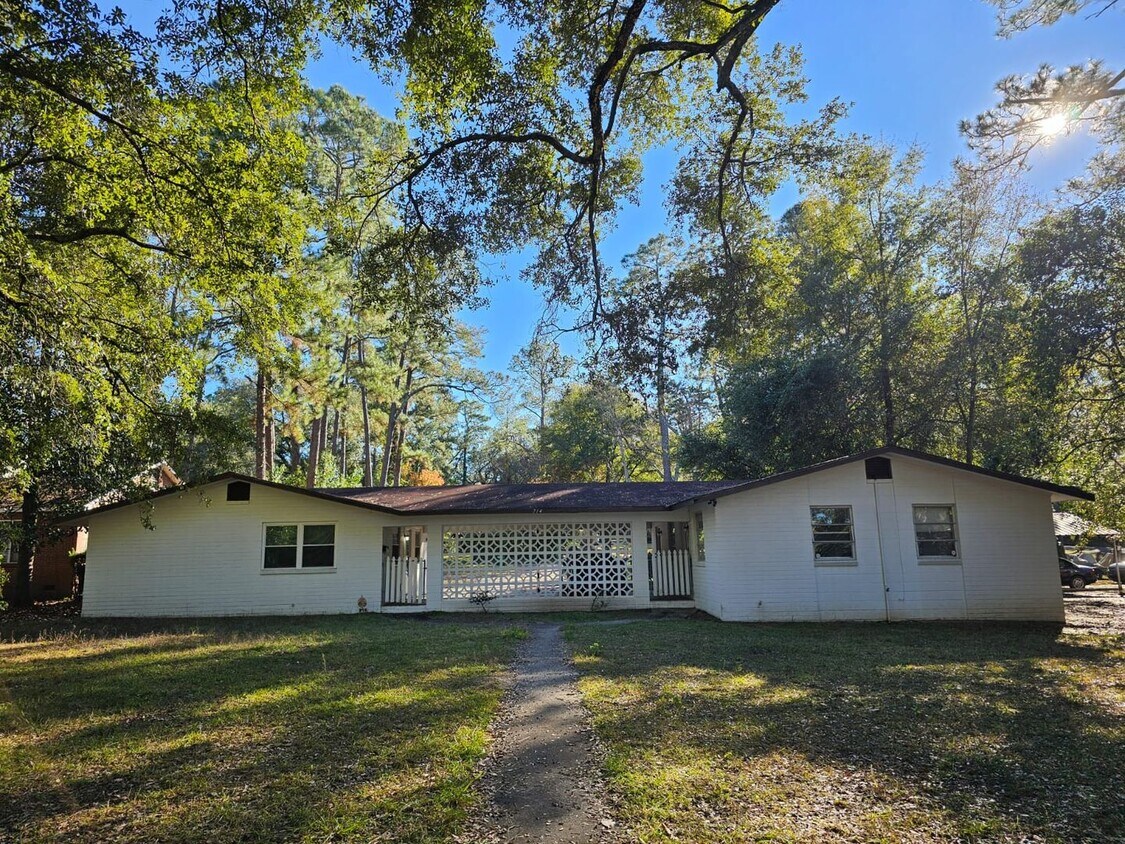 Primary Photo - 714 8th Ave