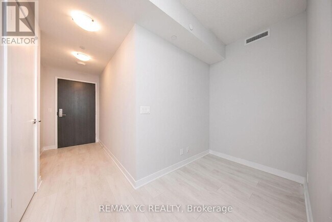 Photo du bâtiment - 2221 Yonge St