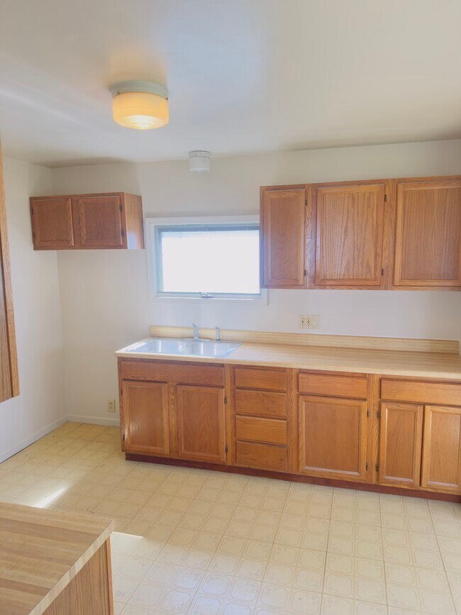 Foto del edificio - 440 Orena Ave