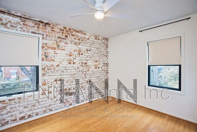 Building Photo - 706 Argonne Ave NE