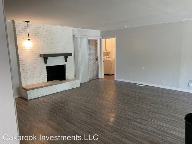 Building Photo - 3 br, 2 bath House - 142 East 56th Place