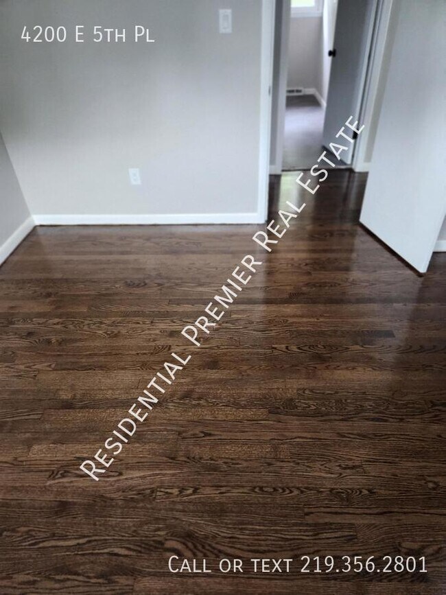 Foto del edificio - 4200 E 5th Pl