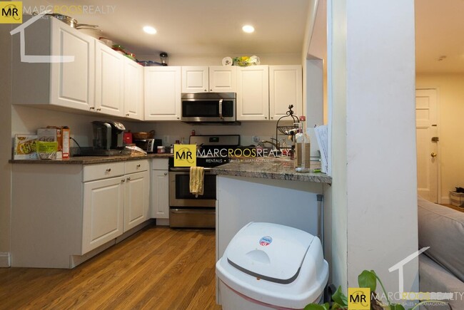 Building Photo - 76 Egmont St