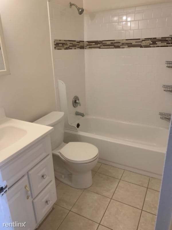 Building Photo - 17767 Larchmont Terrace