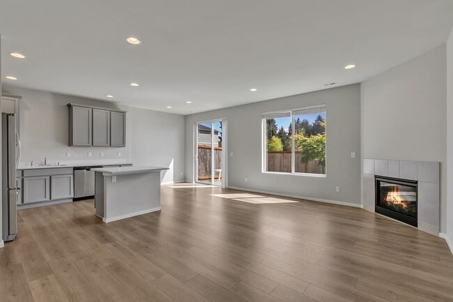 Building Photo - Beautiful 4 Bedroom Lacey Home