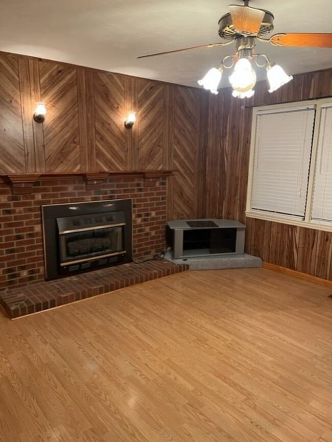 Building Photo - 4221 Valley Cir