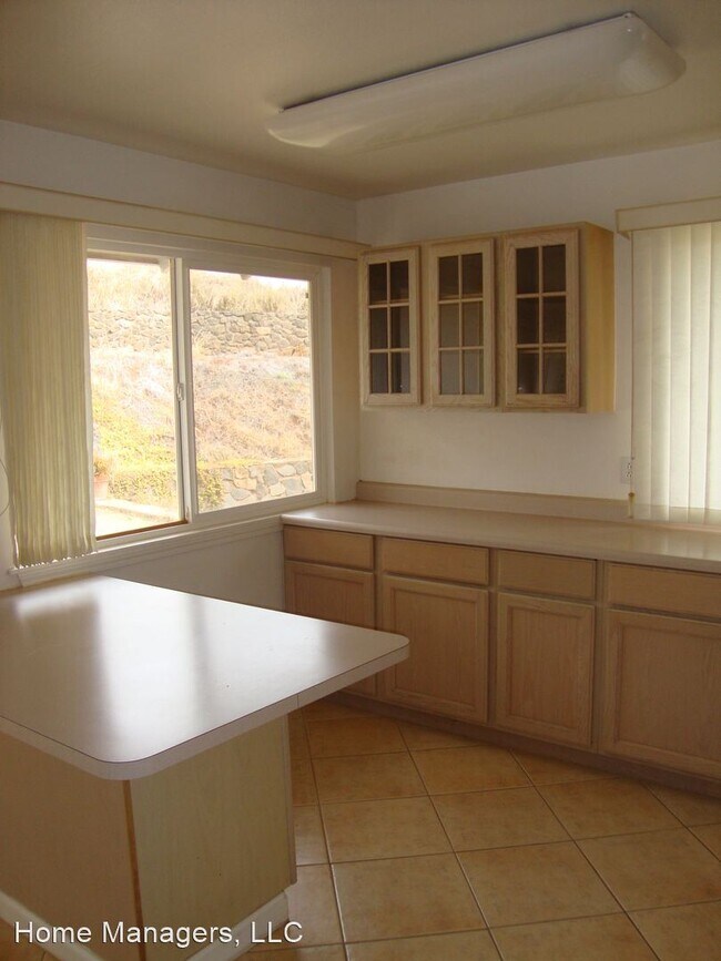 Building Photo - 4 br, 3 bath House - 1378 Hoolako Street