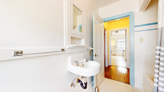Foto del edificio - 1704 Addison St