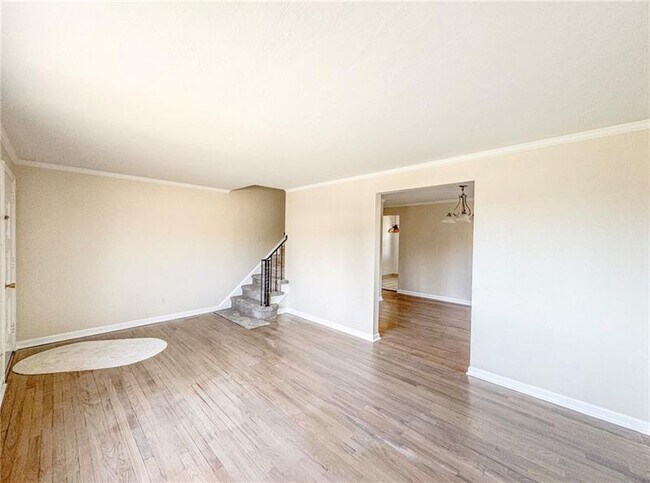 Building Photo - 105 Roswin Dr