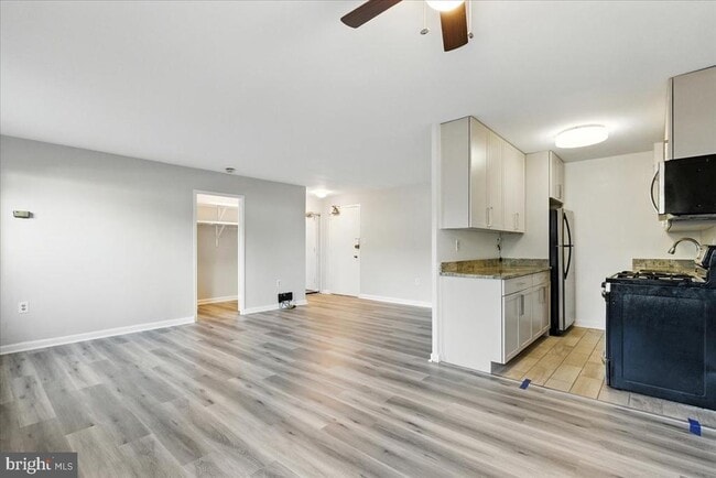 Building Photo - 1300 S Arlington Ridge Rd
