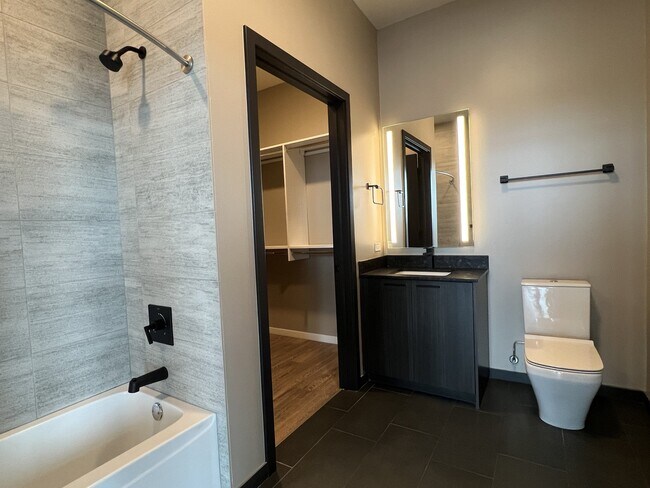 Foto del edificio - 932 W Washington Blvd