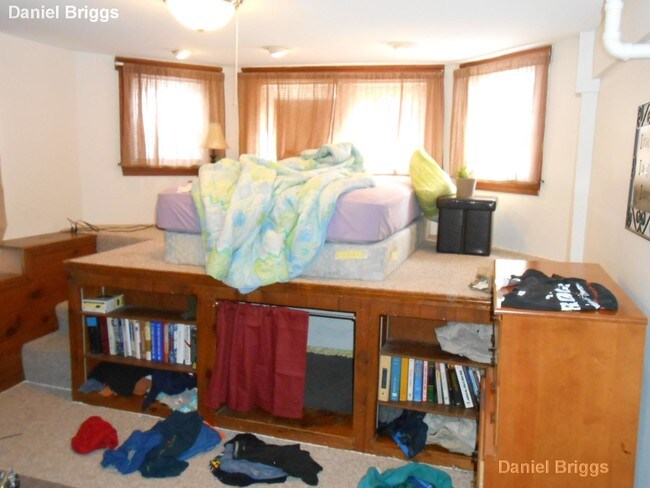 Building Photo - 149 Kelton St