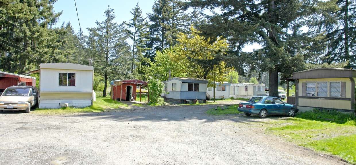 Redwood Mobile Home Park Apartments in Centralia, WA