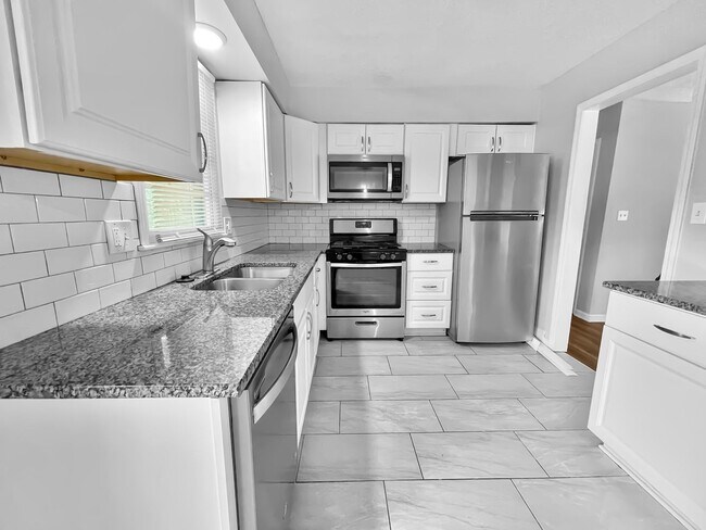 Foto del edificio - 4 BR/2BA | Newly Renovated Single Family Home | 1-Car Covered Parking | Gated backyard |On quiet ...