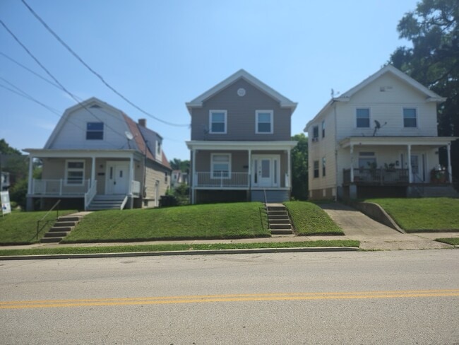 Foto del edificio - 3552 Woodburn Ave