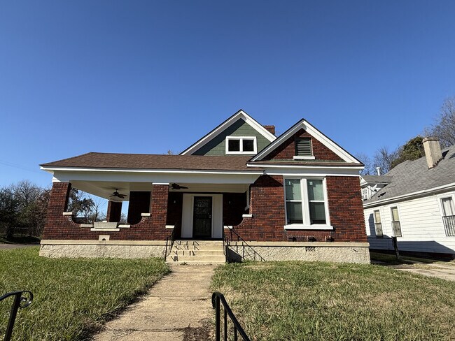 Foto del edificio - 1371 Ridgeway St